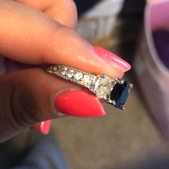 Three stone ring - Picture 4 of 5